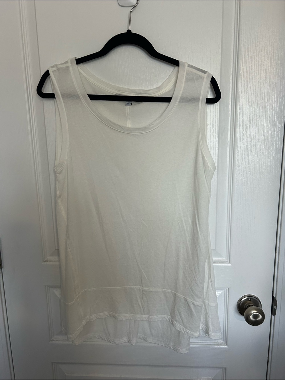 Adrienne Vittadini Cream Sleeveless Scoop Neck Tank